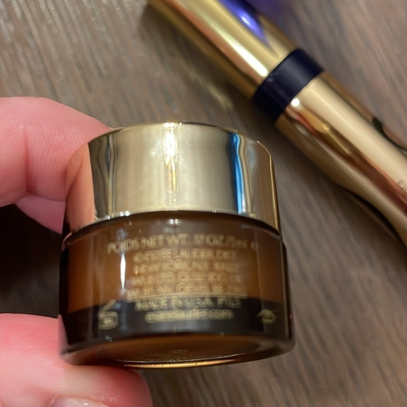 Estée Lauder 3-Piece Eye Set - Makeup Remover, Mascara and Eye Cream! - Picture 5 of 7